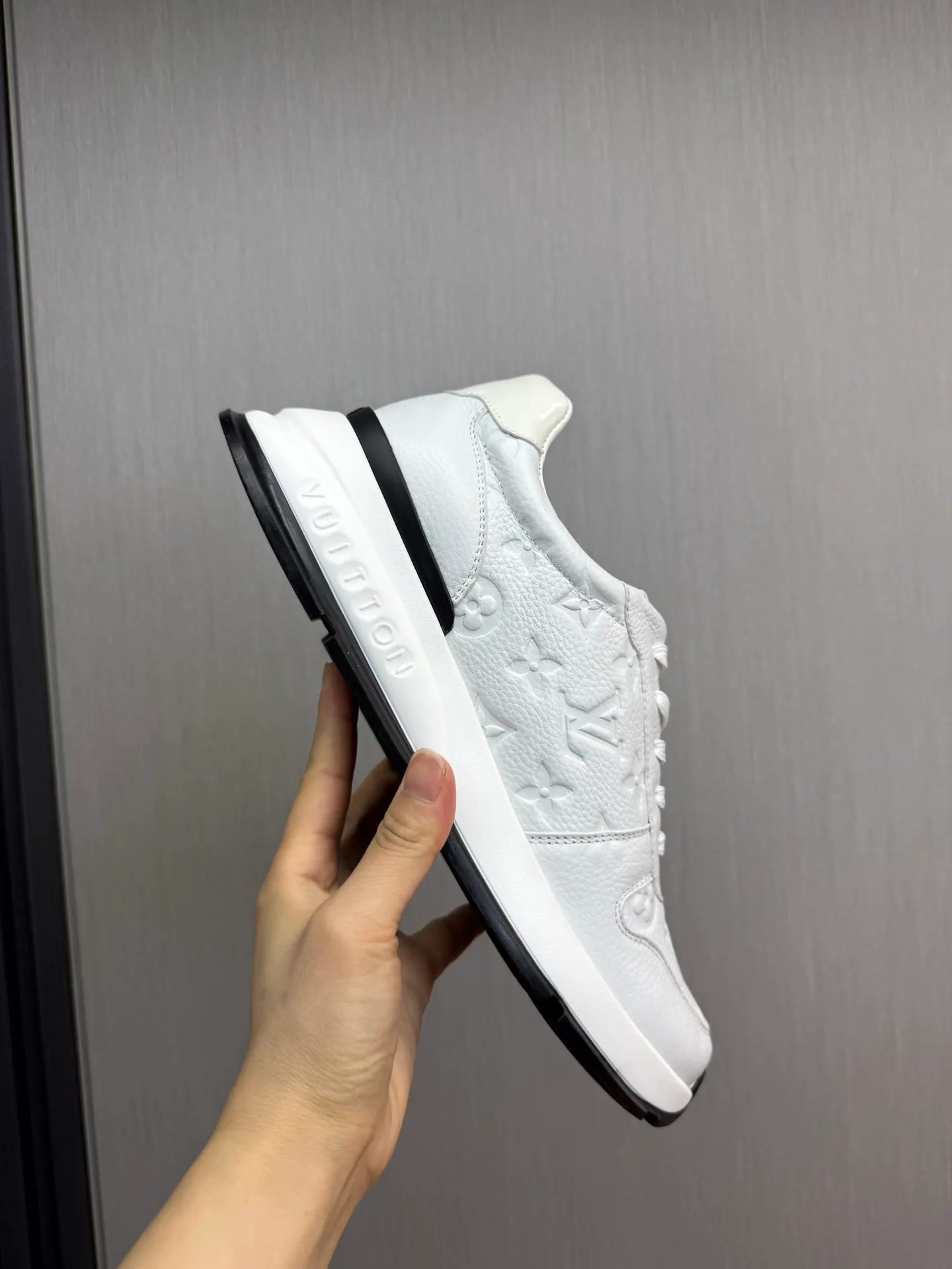 Men's men's shoes 💰840💰 LOUIS VUITTON [Luden Yiwei] The new trendy Lv is on the market 🎁, casual and fashionable men's shoes 👟Original 1:1 shipment✅ The upper is made of imported brand leather + cowhide lining, the original wear-resistant rubber outsole, the version is simple and elegant, exclusive for trendy men. 38-44 (customized at 38.45)